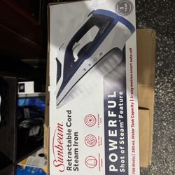 Sunbeam Retractable 1700W Iron