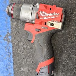 Milwaukee Hammer DRILL 
