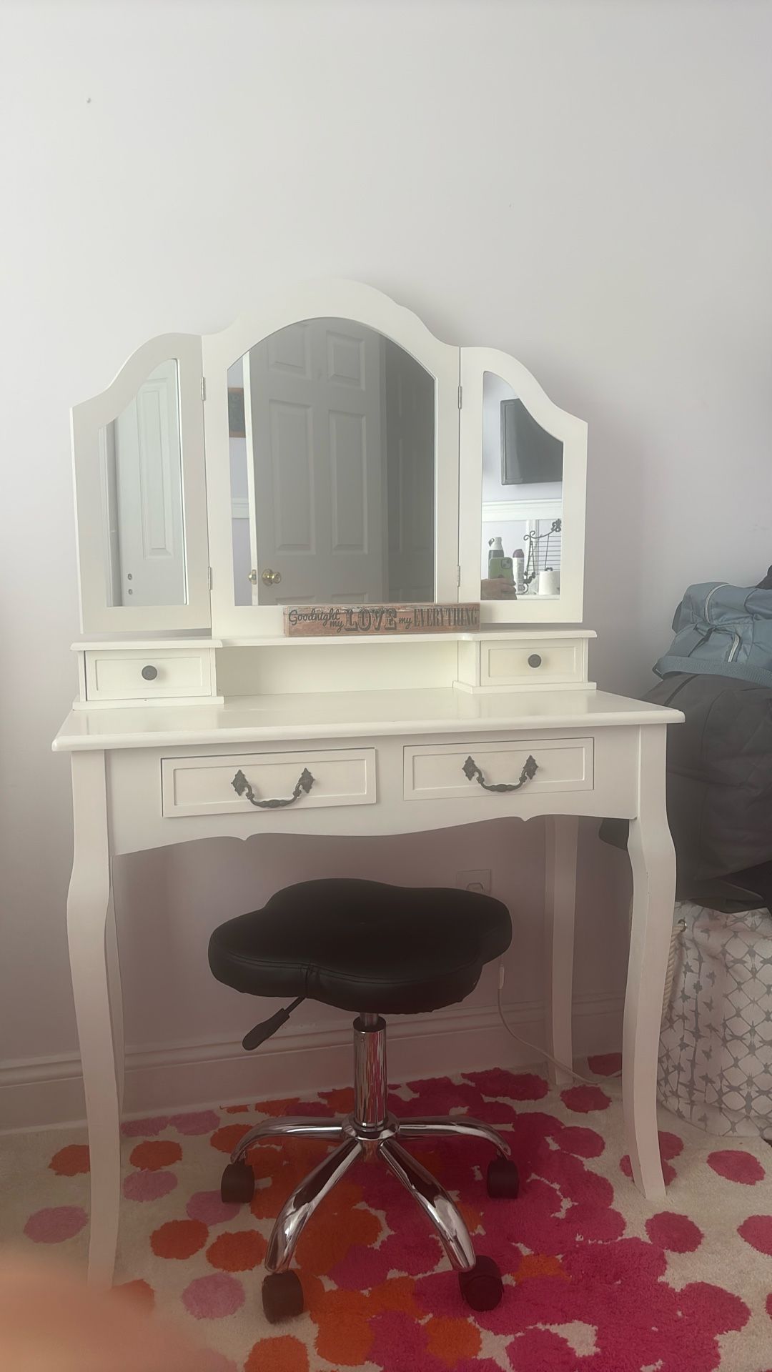 Make Up Table And Seat