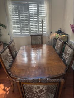 Dining Table w/Chairs