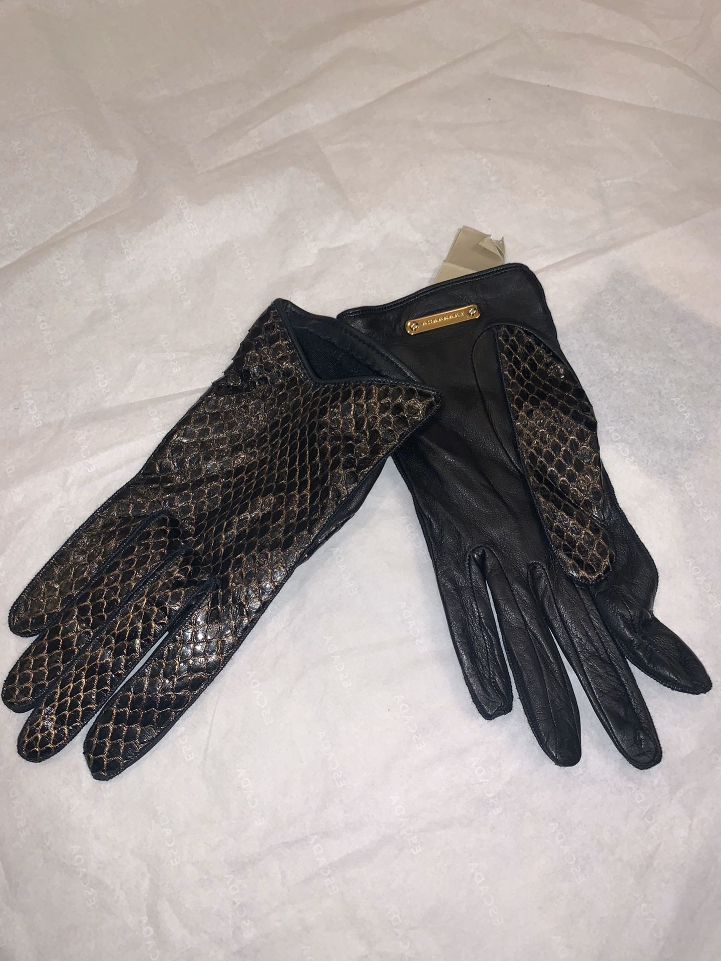 Cool Burberry super soft leather gloves Authentic