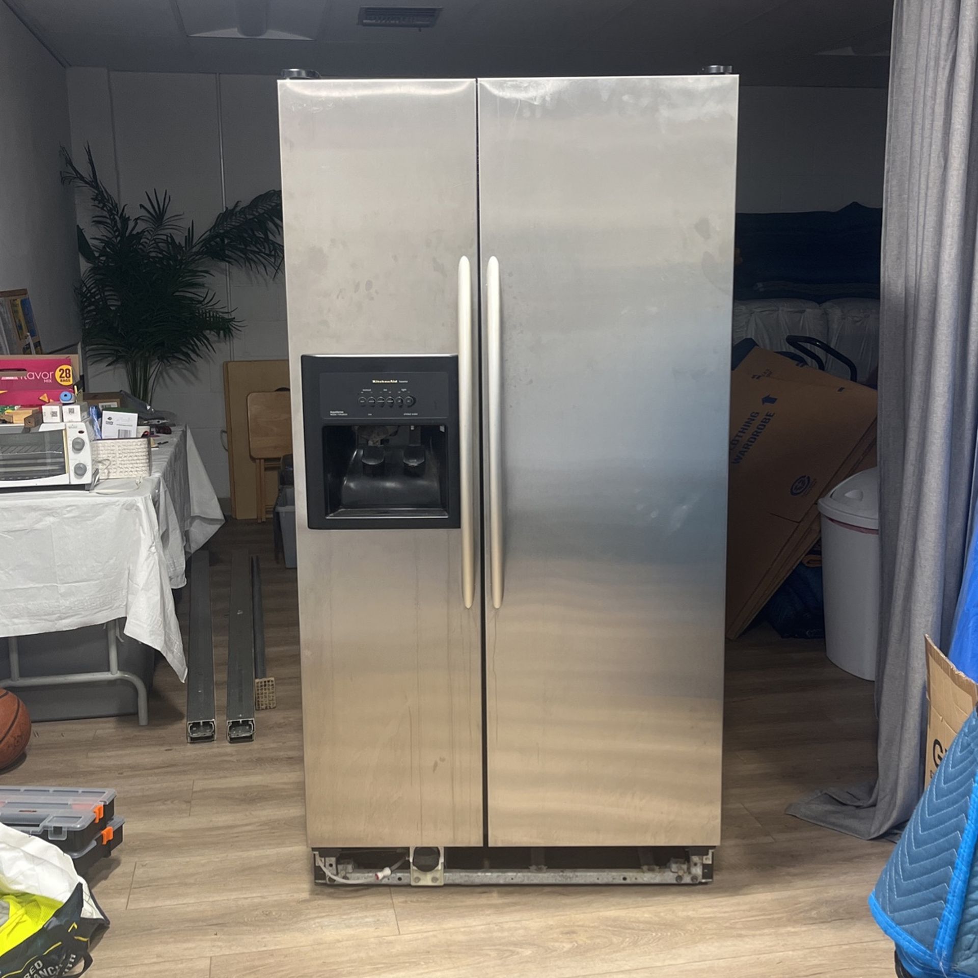 Refrigerator