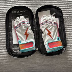 Bruce Bolts Batting Glove 