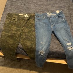Levi’s 721 high rise Size 32 Brand new wore Both Pairs Once And lost weight so Now They Are To Big 