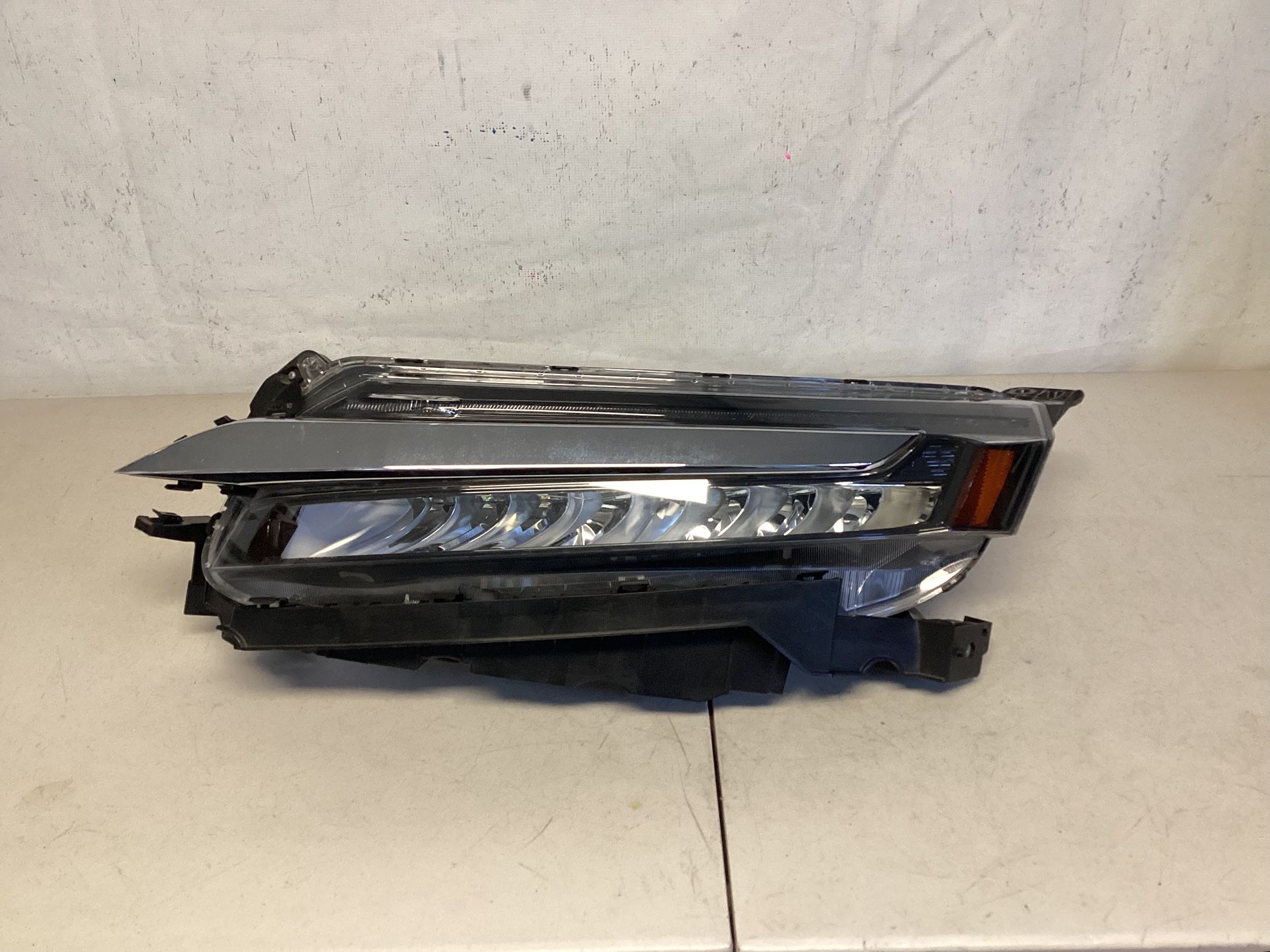 2018-2022 HONDA CLARITY LEFT LH DRIVER SIDE. HEADLIGHT FULL LED USED OEM