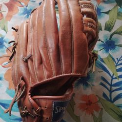 Spaulding Baseball Glove