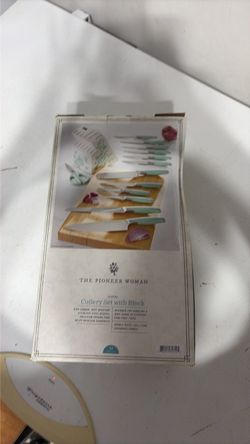 Cutlery set with block