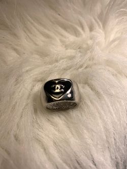 Beautiful ring silver tone size 7