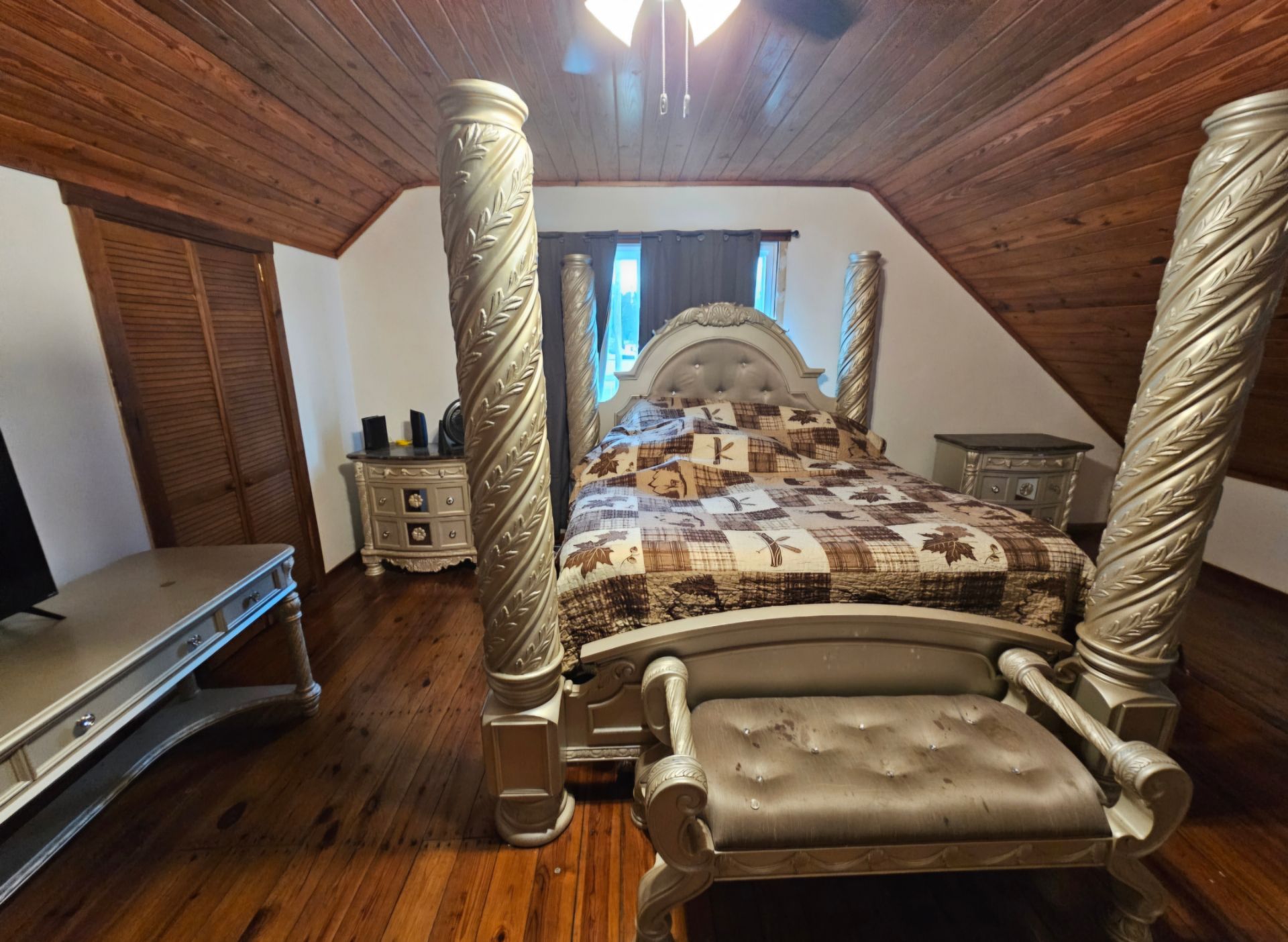 Bedroom set
