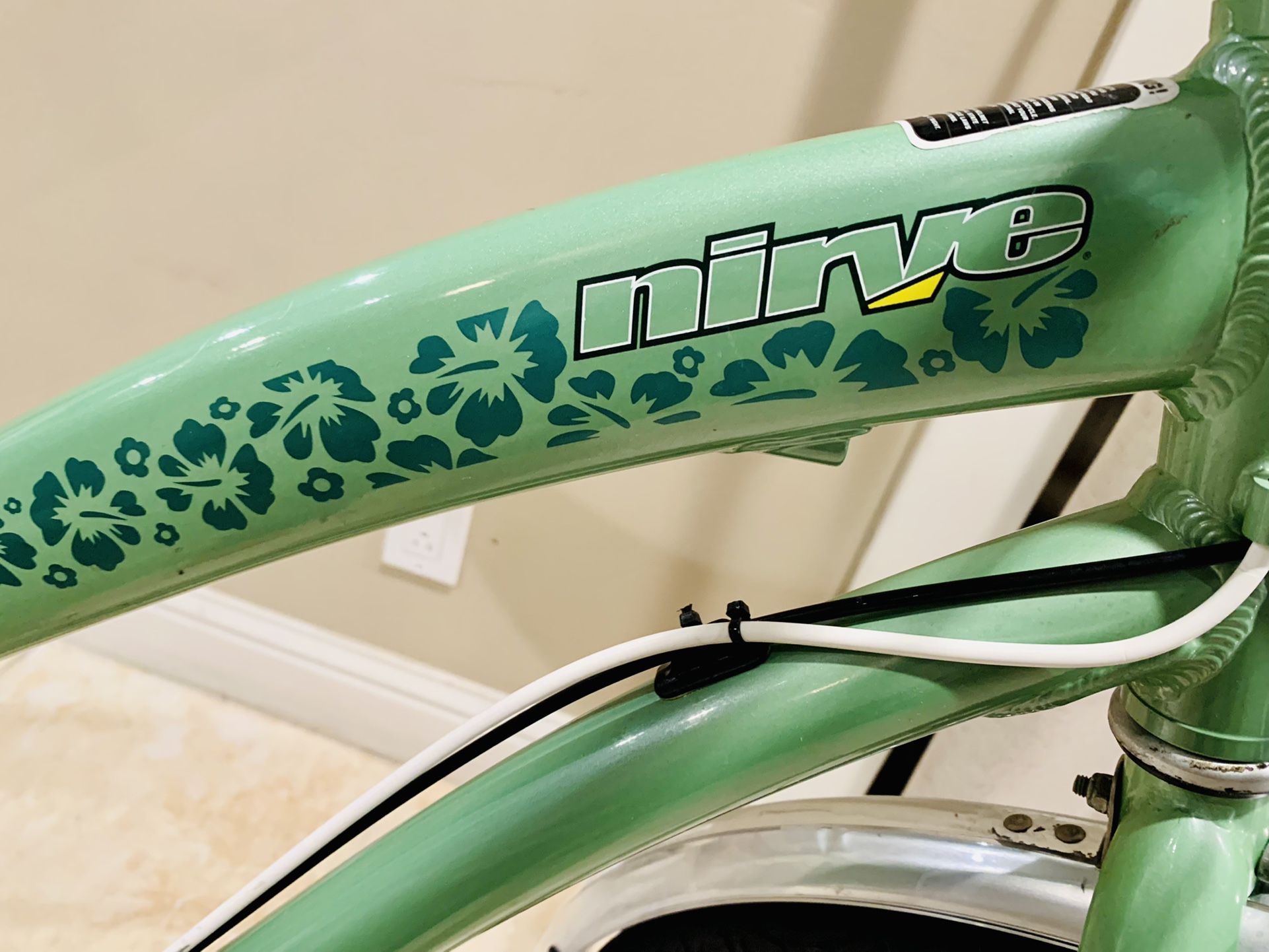 Nirve Women's City Cruiser Speed Size Small (15”) Aluminum