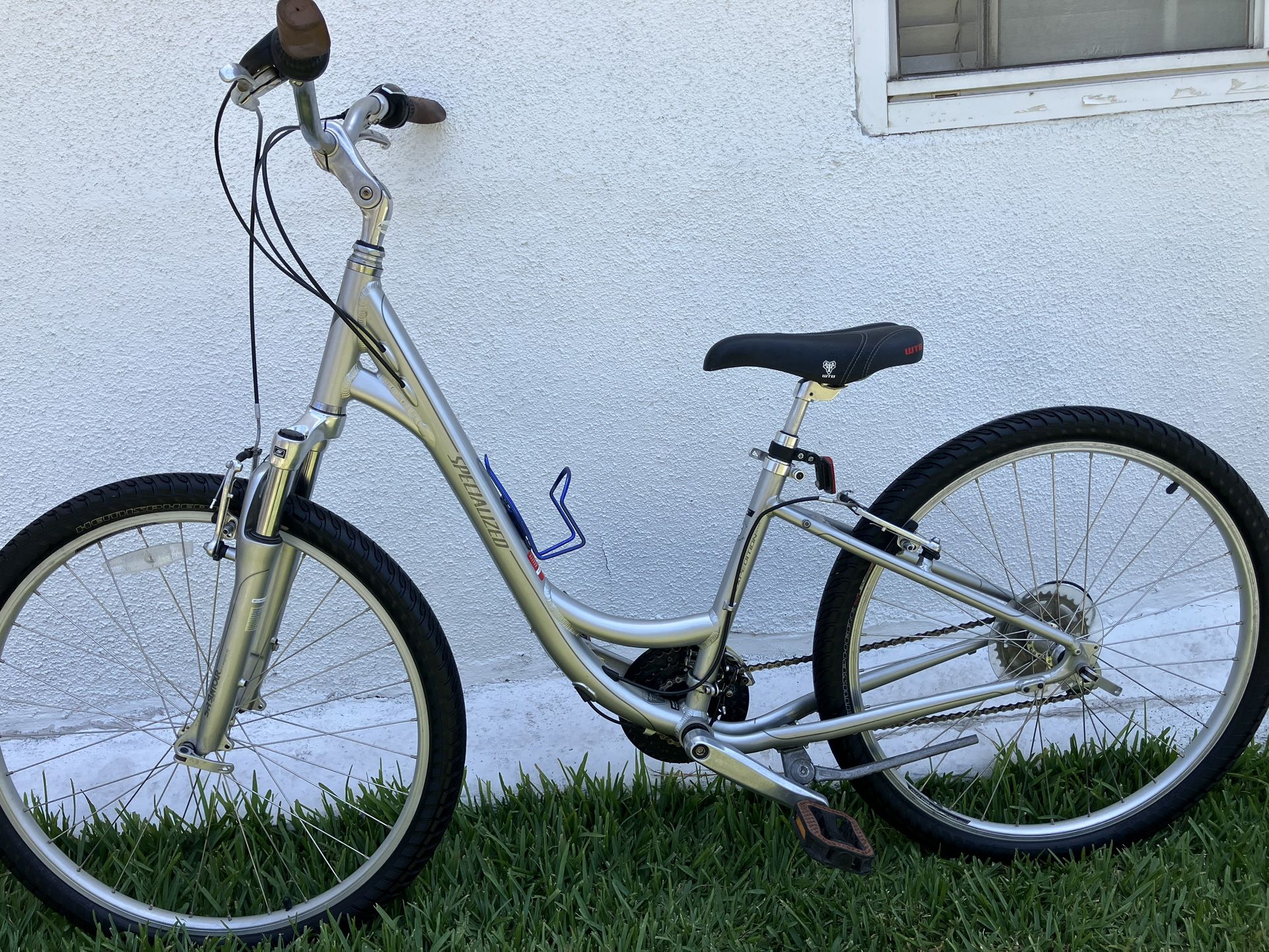 Specialized Expedition Women’s Mountain Bike. Small Frame