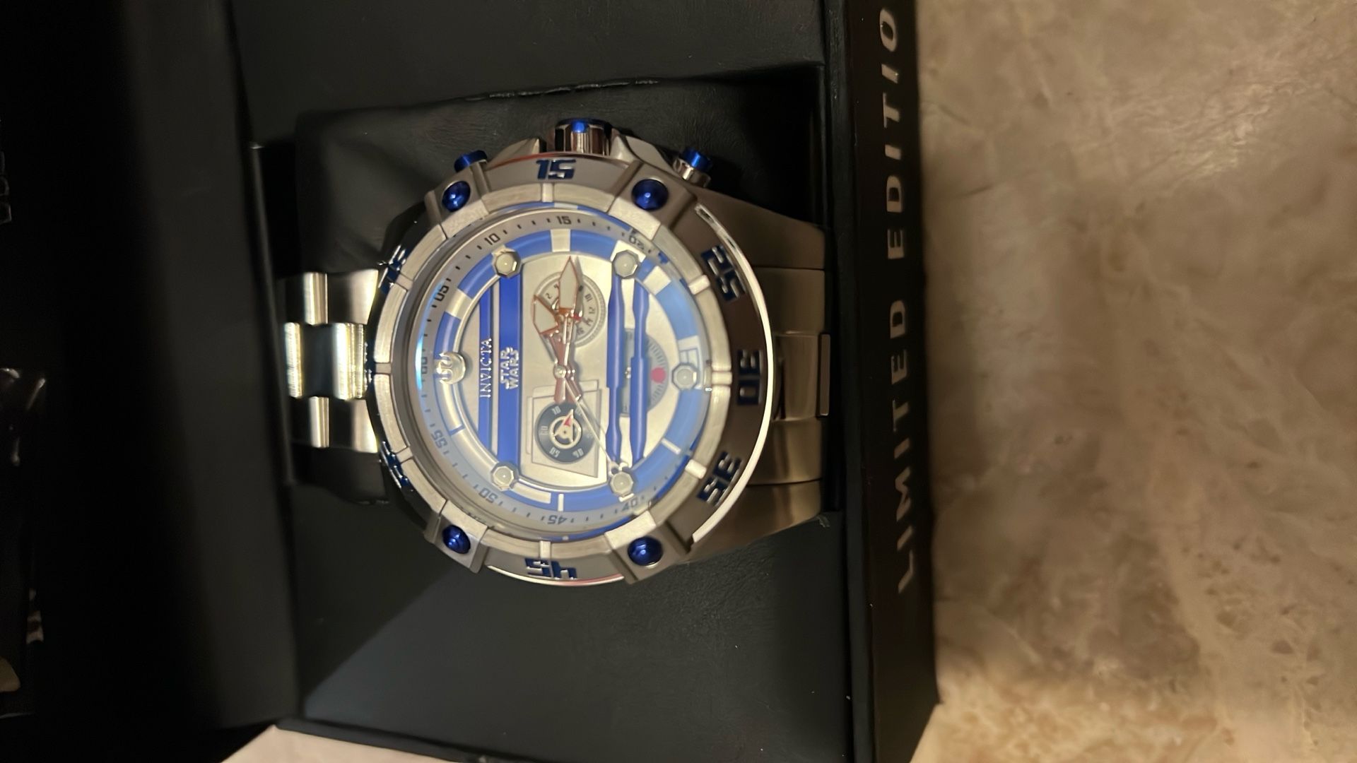 Invicta Star Wars R2-D2 Men’s Quartz Watch