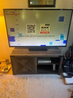 Nice Solid TV Table