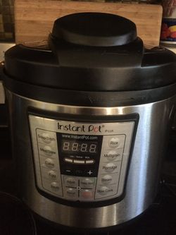 Like new programmable Stainless Steel pressure Cooker Instant pot