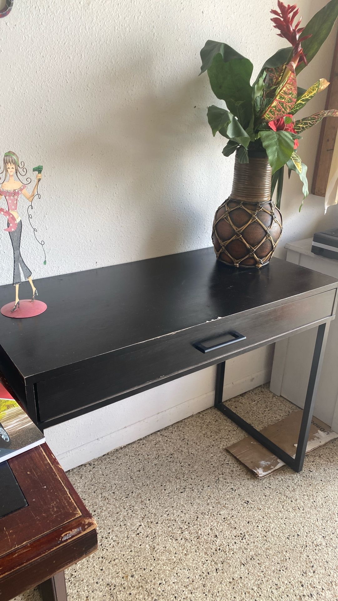 Desk $15