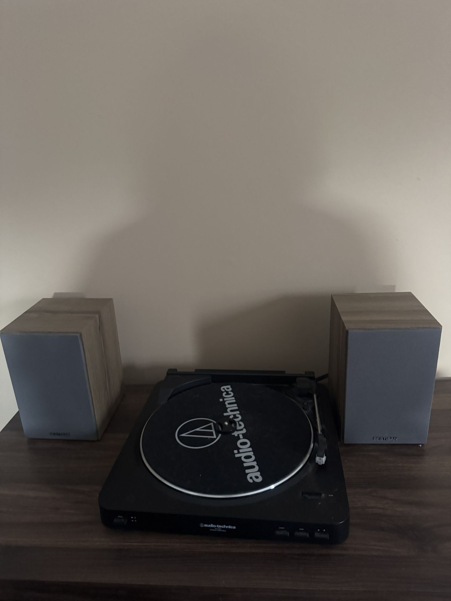 Audio-technica LP60 Turntable with Speakers
