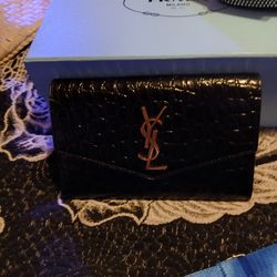 ST LAURENT BLACK CROCODILE LEATHER HANDBAG.