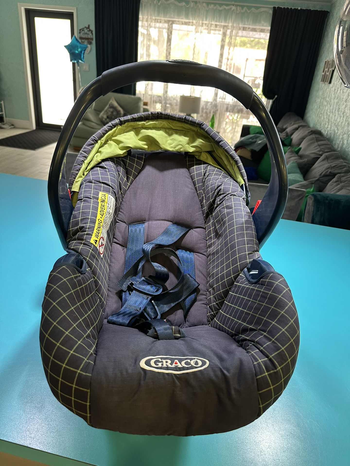 Graco baby car seat with rocking effect