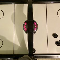Air Hockey Table: 84 X 48 X 32
