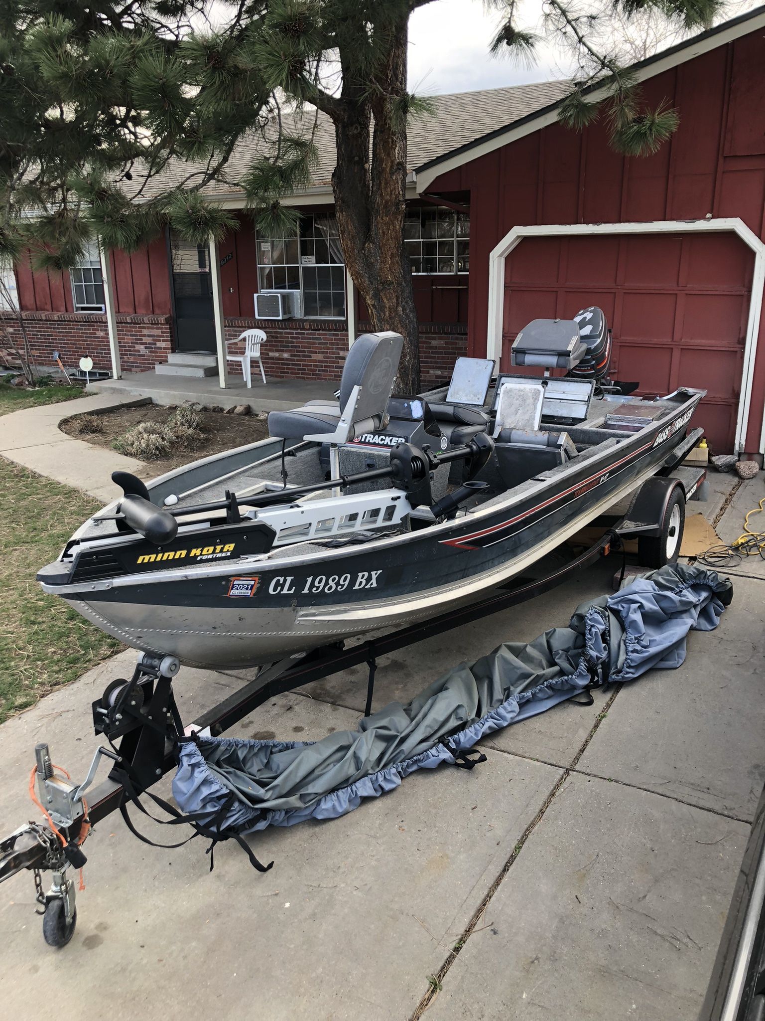 1989 Bass Tracker V-17 Tournament Bass Boat