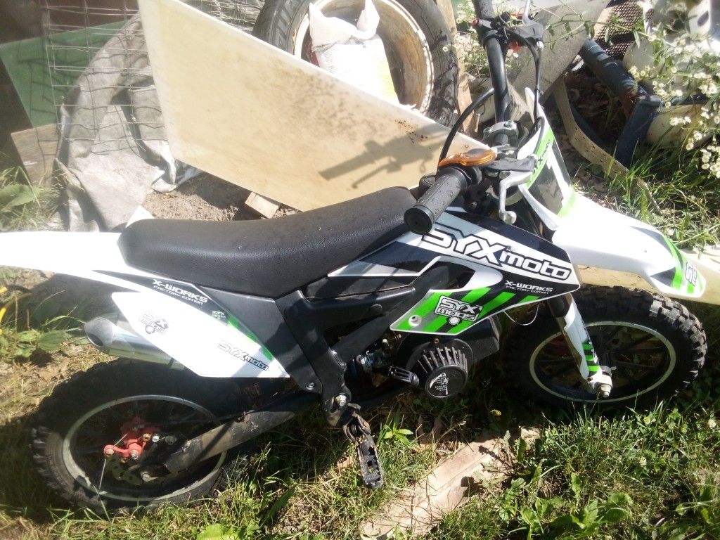 50cc Kids Dirt Bike No Issues Great Tires And Brand New Motor 
