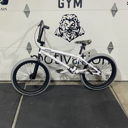 Mongoose 20 inch bike