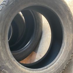 Bridgestone 275/60R20 Tiene Parche  $25.00