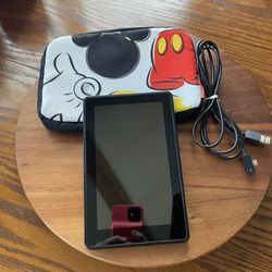 Amazon Kindle Fire Tablet - 1st Generation D01400 - 8GB 7" + Case/Charger 