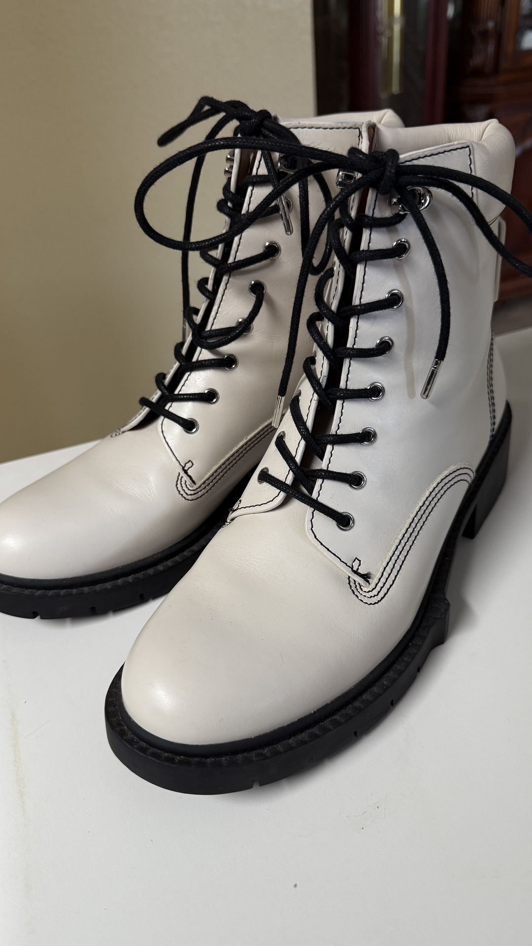 COACH Lorimer Women’s 8.5 Leather Combat Boot White Lace Up Ankle Bootie Shoes