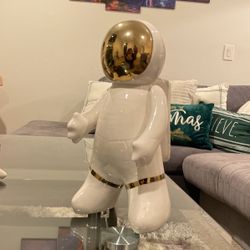 Medium Astronaut 