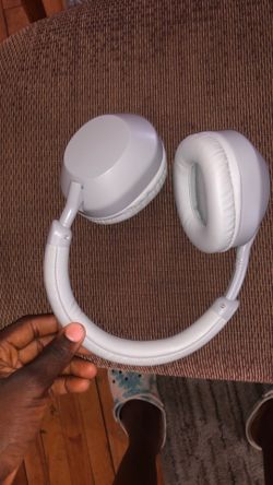 Brand new headphones meet up only Worcester Massachusetts