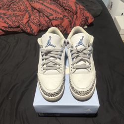 Air Jordan 3 UNC