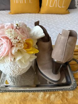 Michael Kors Brandy Ankle Booties Suede, Color Nude, Size 6.5