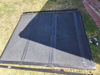 Tunneau cover, hard, Flip back style.