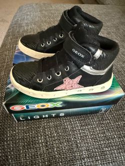 GEOX girl’s sneakers size 11 US 29 EU breathable flashing function in the sole perfect condition
