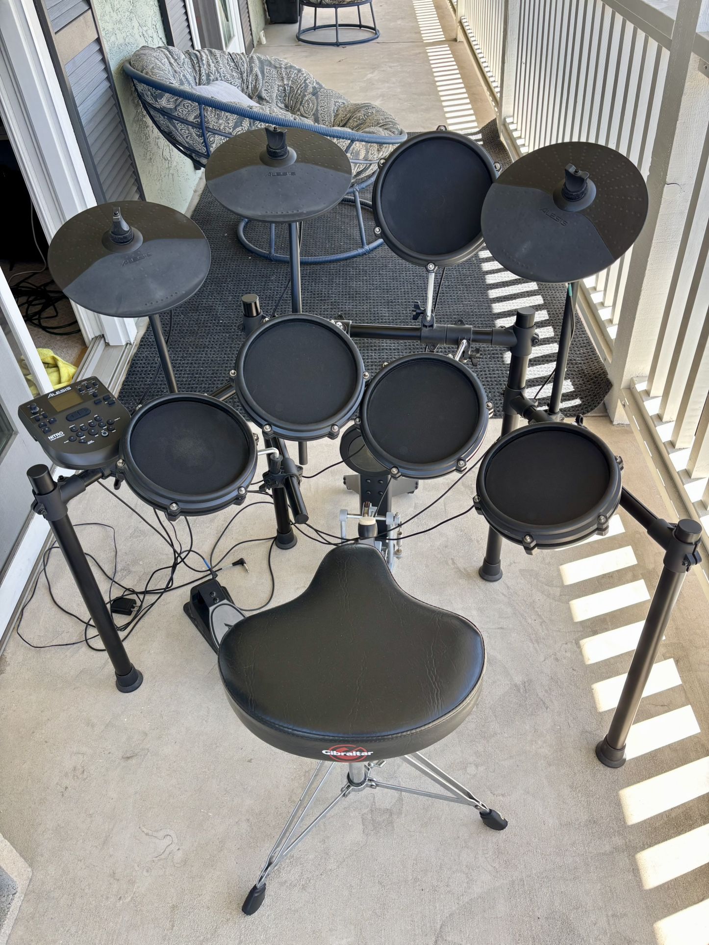Alesis Nitro Drum Set And Throne