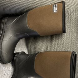 New with tags mens size 8 outdoor master boots 