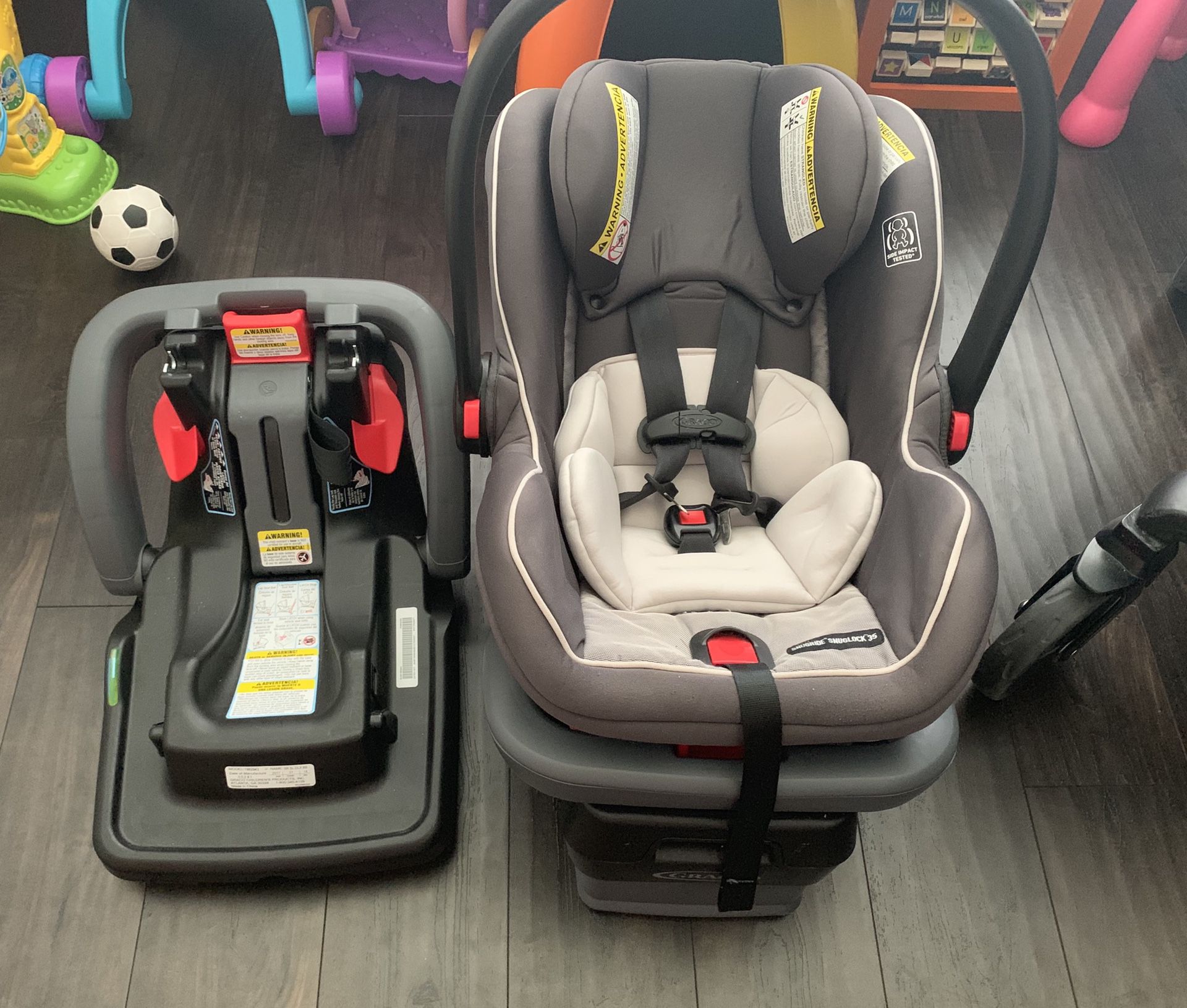 Graco Car Seat and Stroller With 2 car seat bases