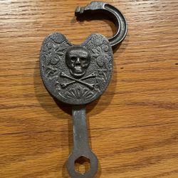SKULL & CROSSBONES w/ Key POISON/PIRATE LOCK Rare!