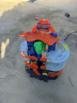 Hot Wheels Ultimate Garage Racetrack
