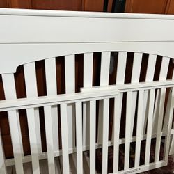 Baby Crib — White / Gently used 
