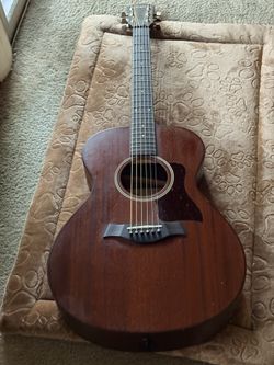 Taylor AMERICAN DREAM 22e Electric Acoustic Guitar .