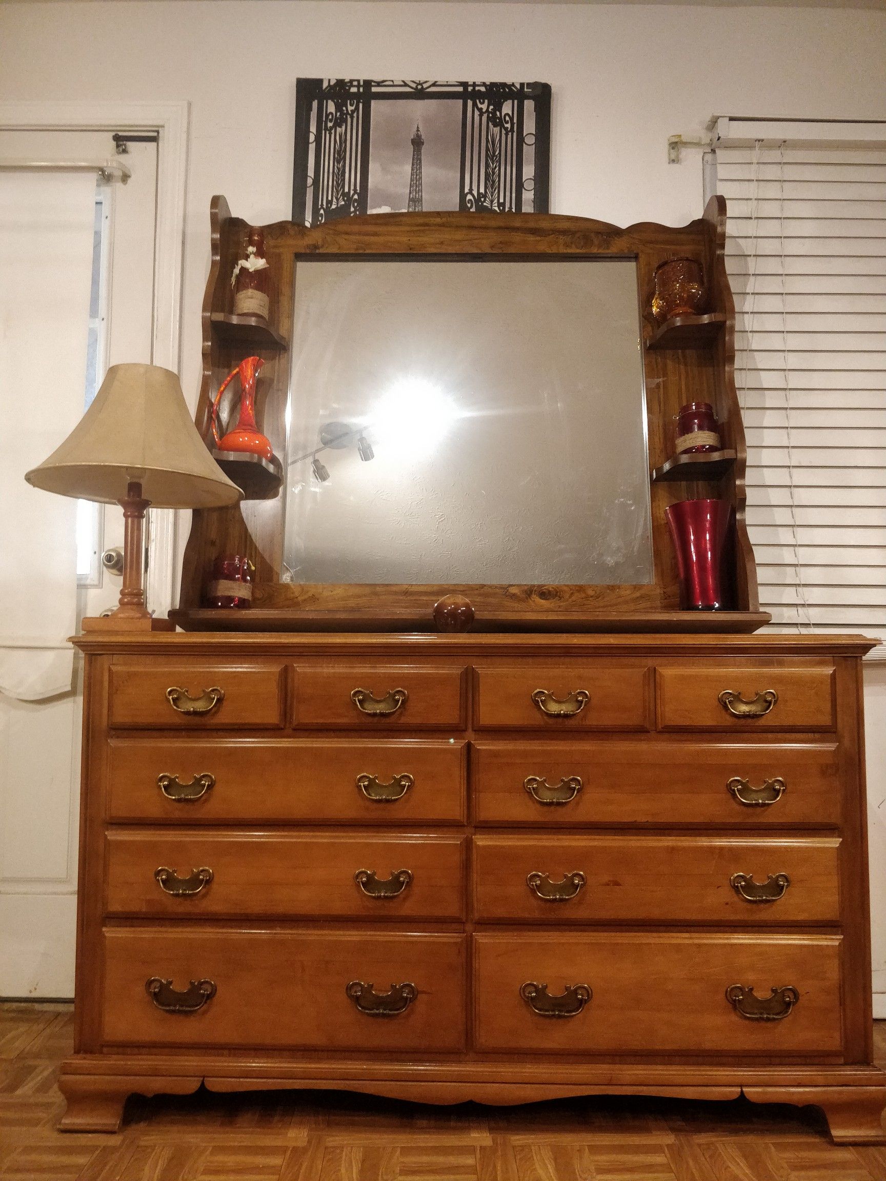 Nice solid wood dresser with 10 drawersr and big mirror in great condition all drawers working well, dovetail drawers.