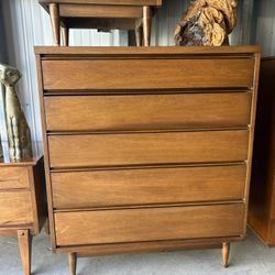 😍😍Mid Century Tallboy Dresser