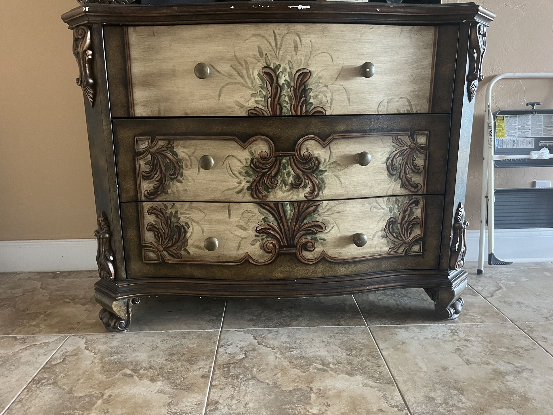 Free Bedroom Dresser