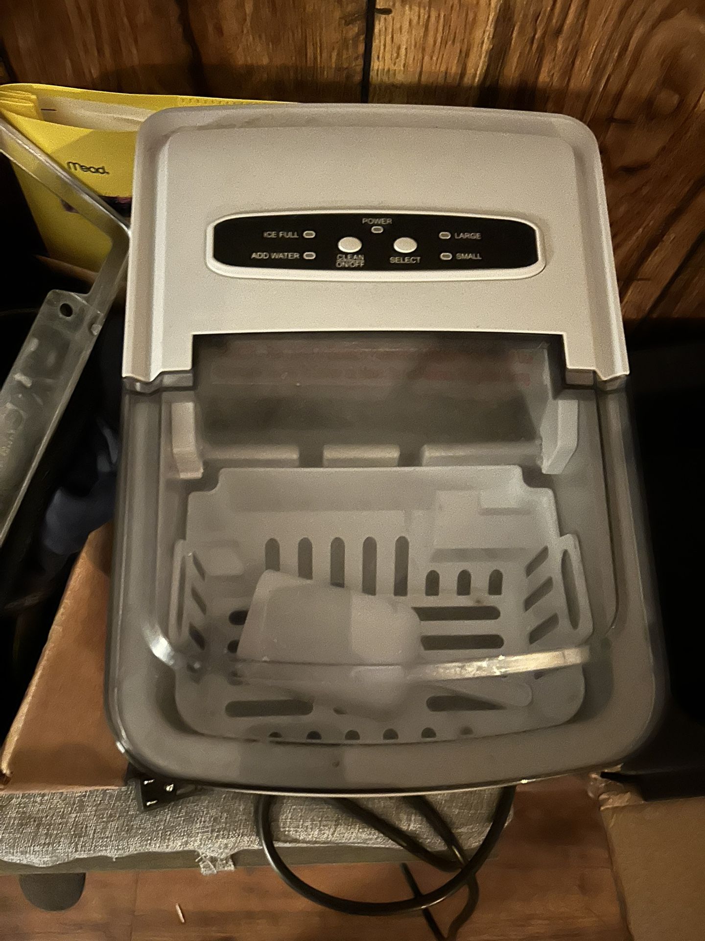 Fridgidaire Ice Machine