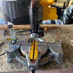 Dewalt 10” (254mm) Single Bevel Compound Miter Saw