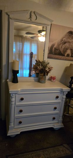 💞 Cute Dresser with mirror 💞