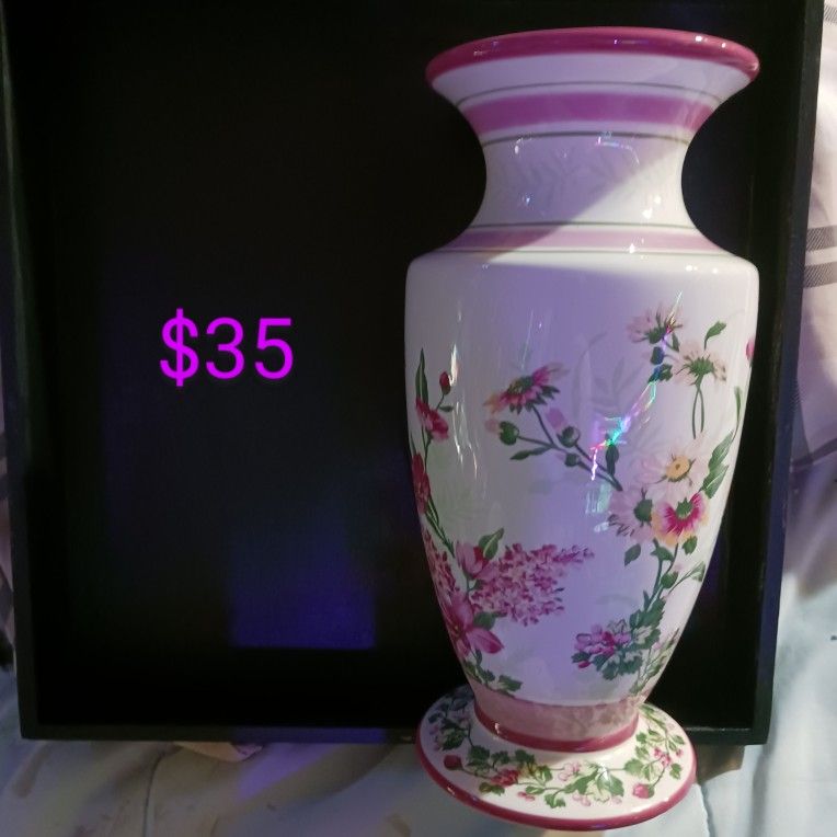 A Vintage Vase , It's Beautiful