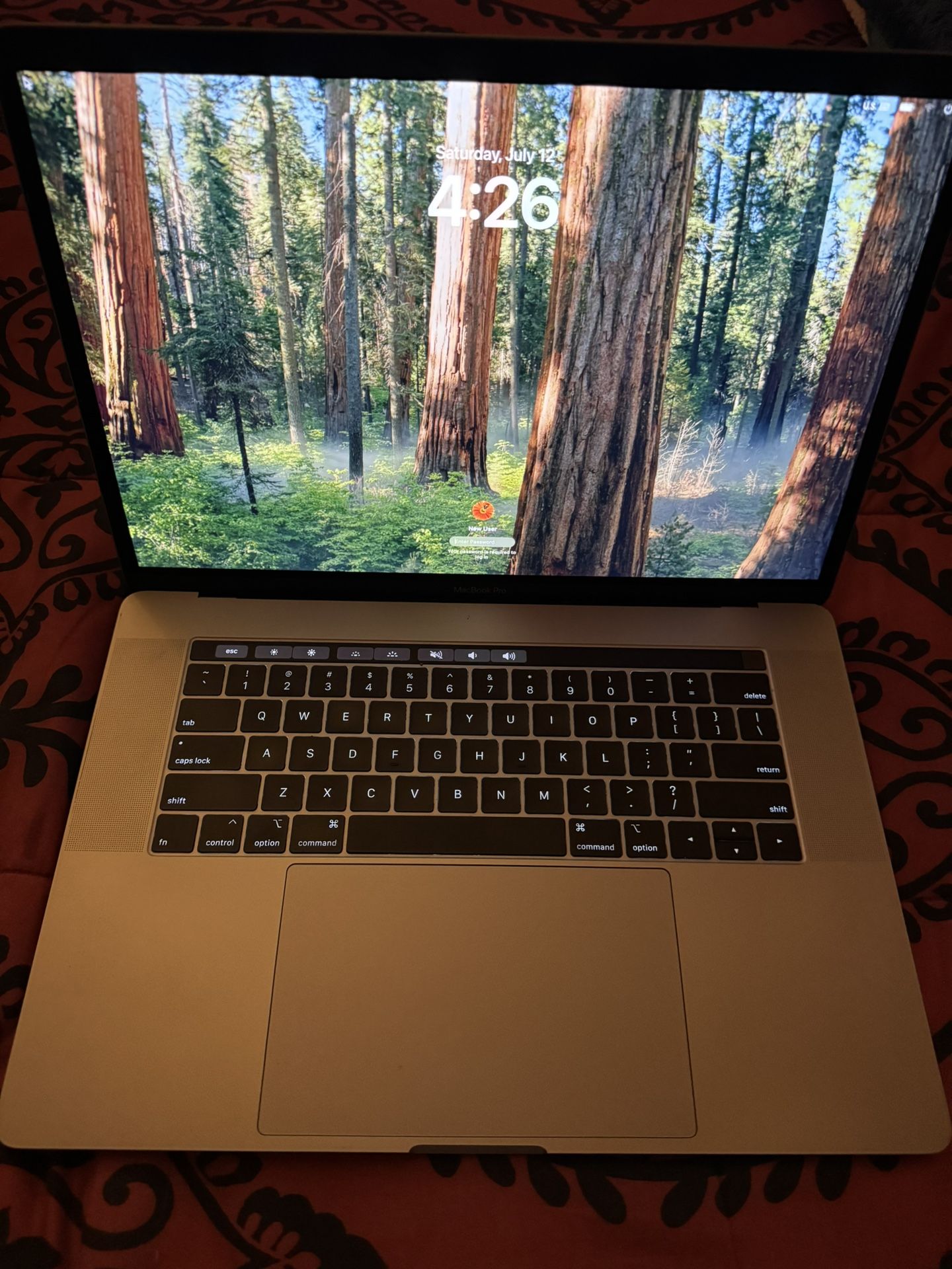 MacBook Pro 2018 (15-inch) i9 w/ Touch Bar 32GB, 512SSD, Super Fast!!! Charger Included